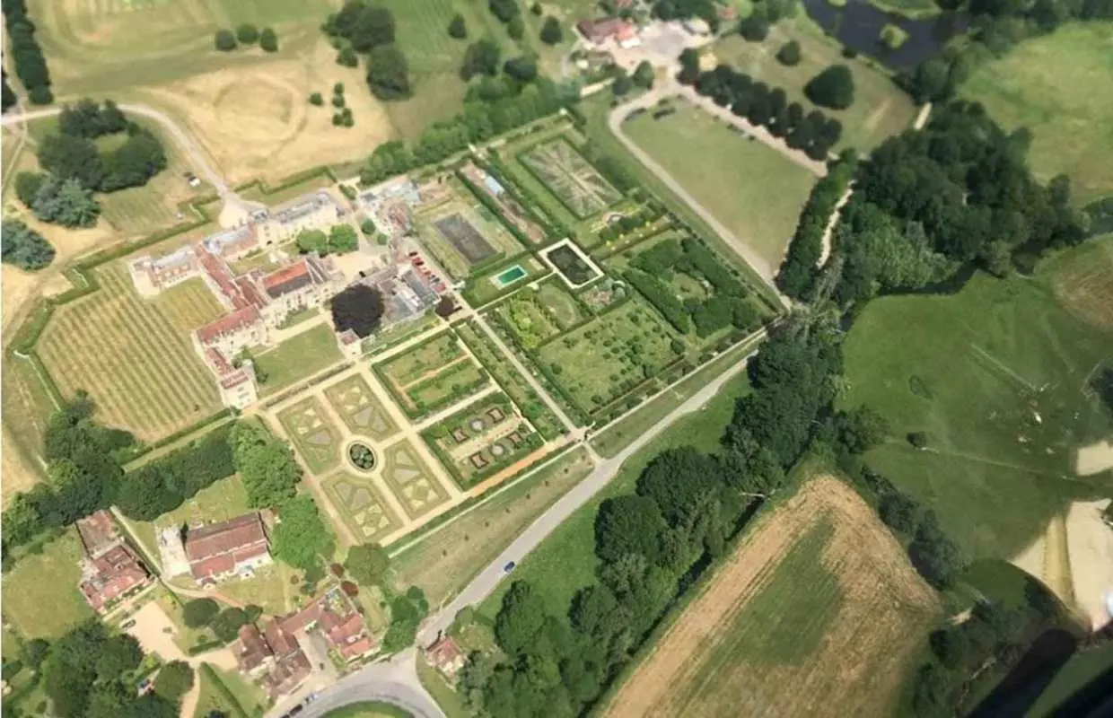 レッドヒル：ケント州の歴史遺産を巡る25分間のヘリコプターツアー（3名様向け）｜イギリス