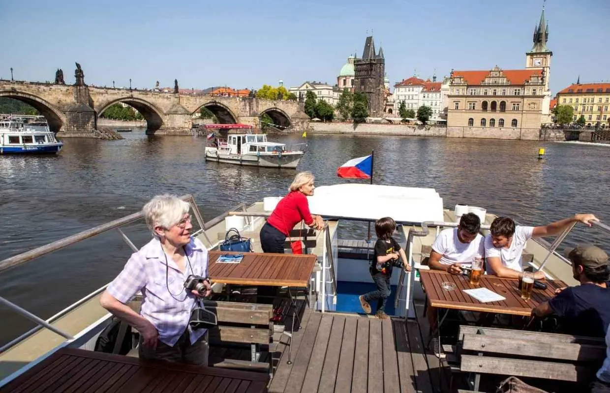 Prague Cruise: 1-Hour on the River Vltava｜Czechia