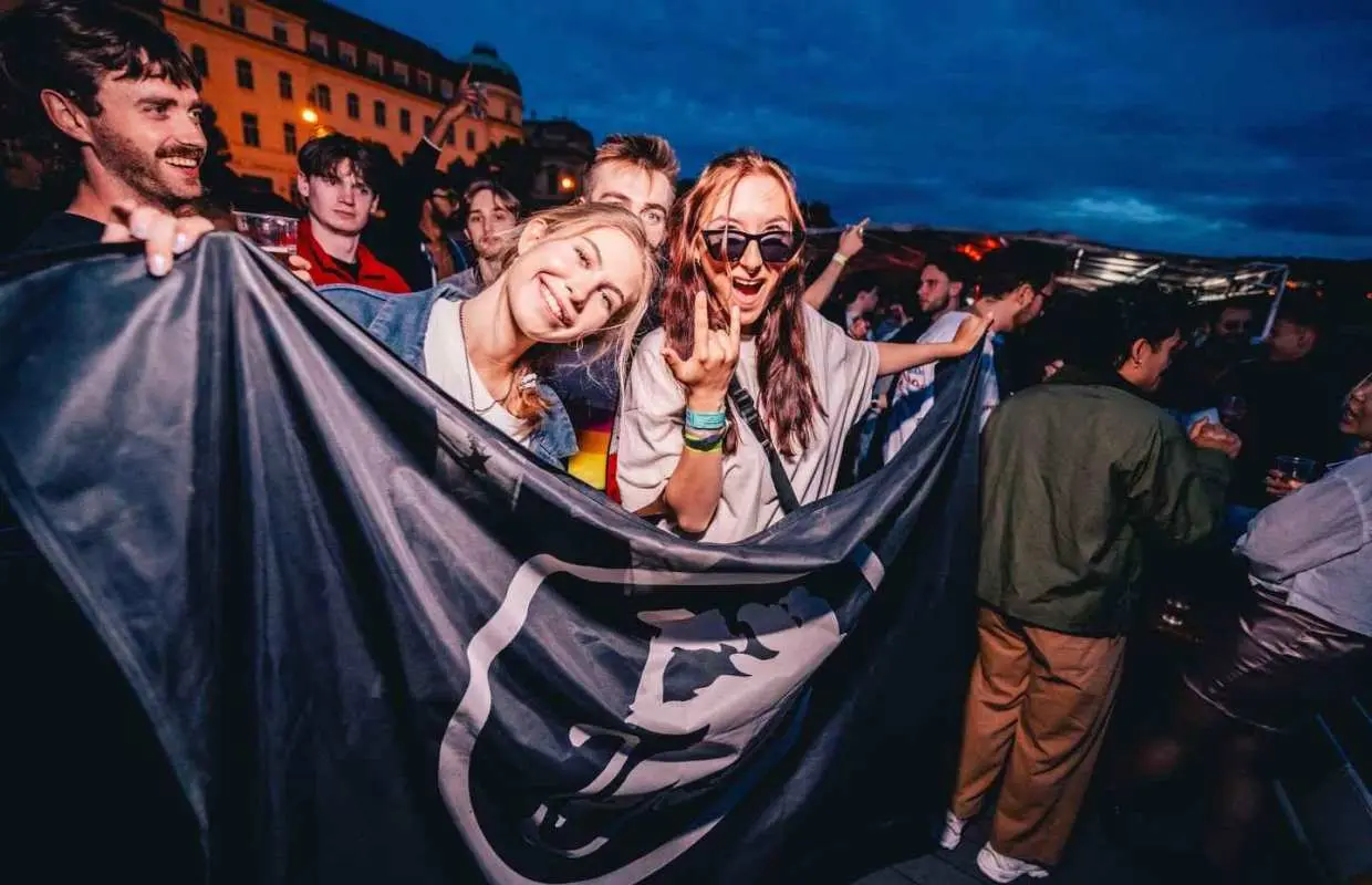 Drunken Monkey Prague Boat Party Pub Crawl: Open Bar & Clubs｜Czechia