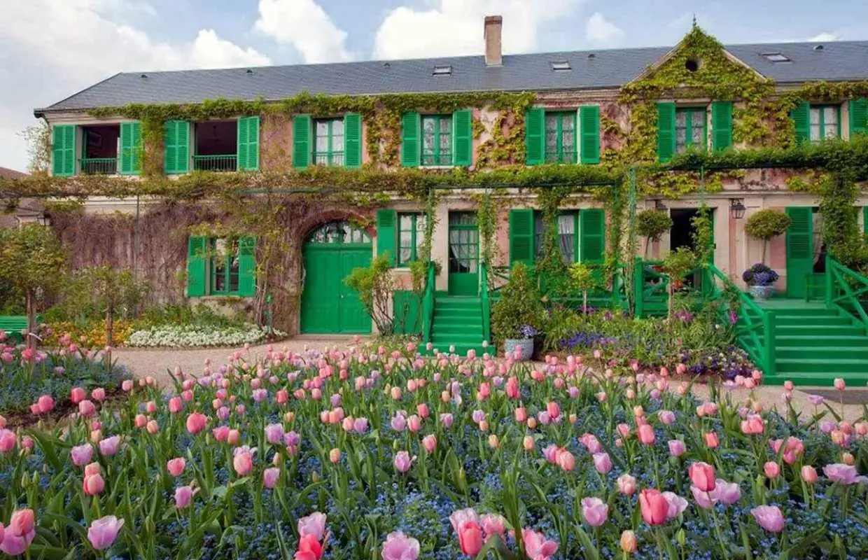 Versailles-Giverny Day Tour with Lunch at Moulin de Fourges｜France