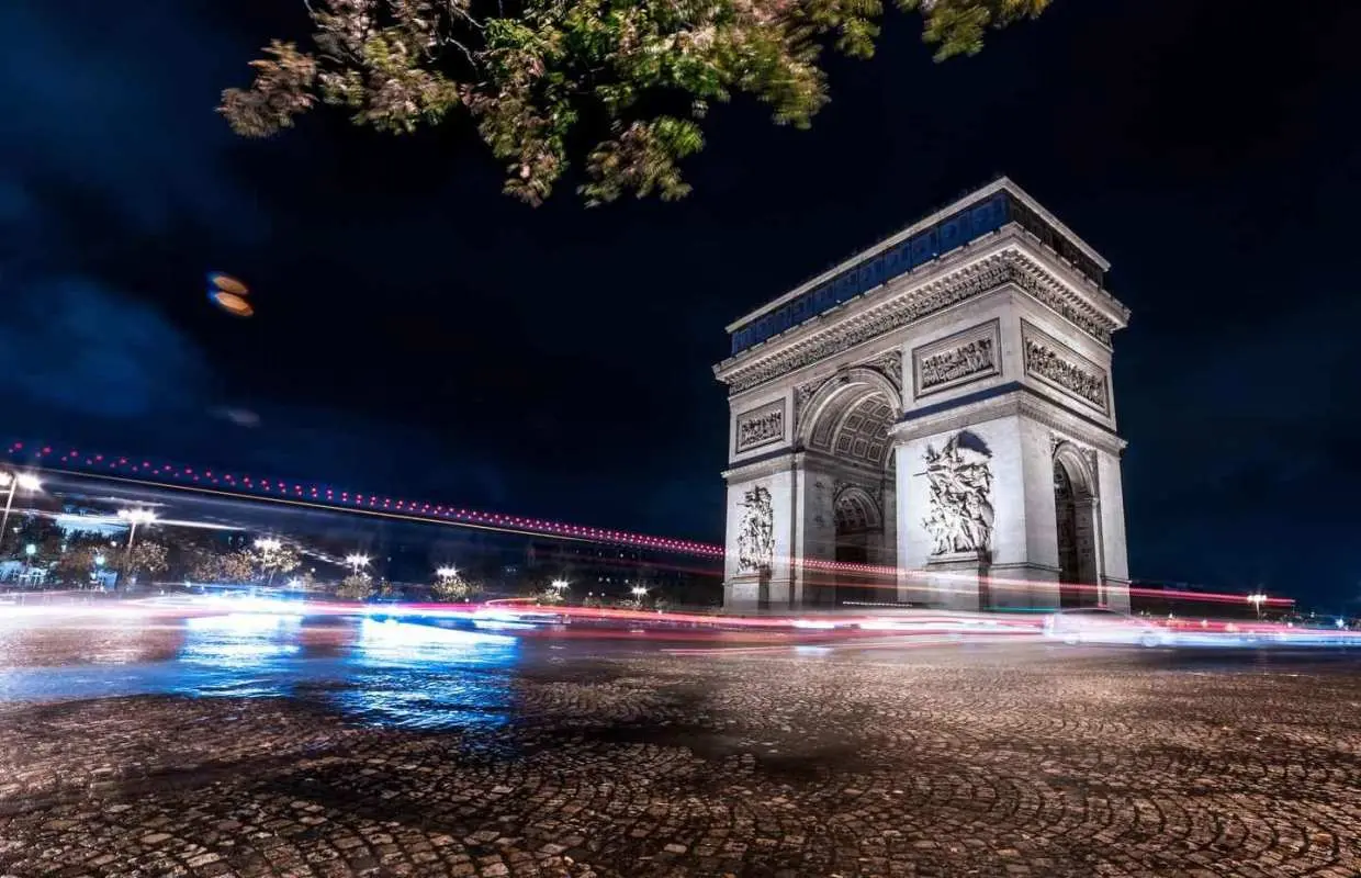 Paris: Panoramic Night Tour with Audio Guide and Host｜France