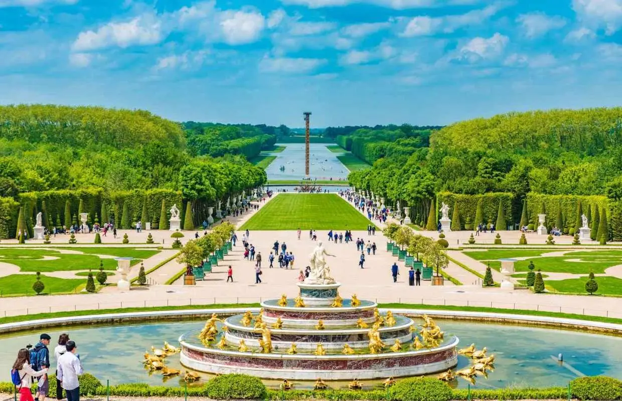 From Paris: Versailles Skip-the-Line Tour by Coach｜France