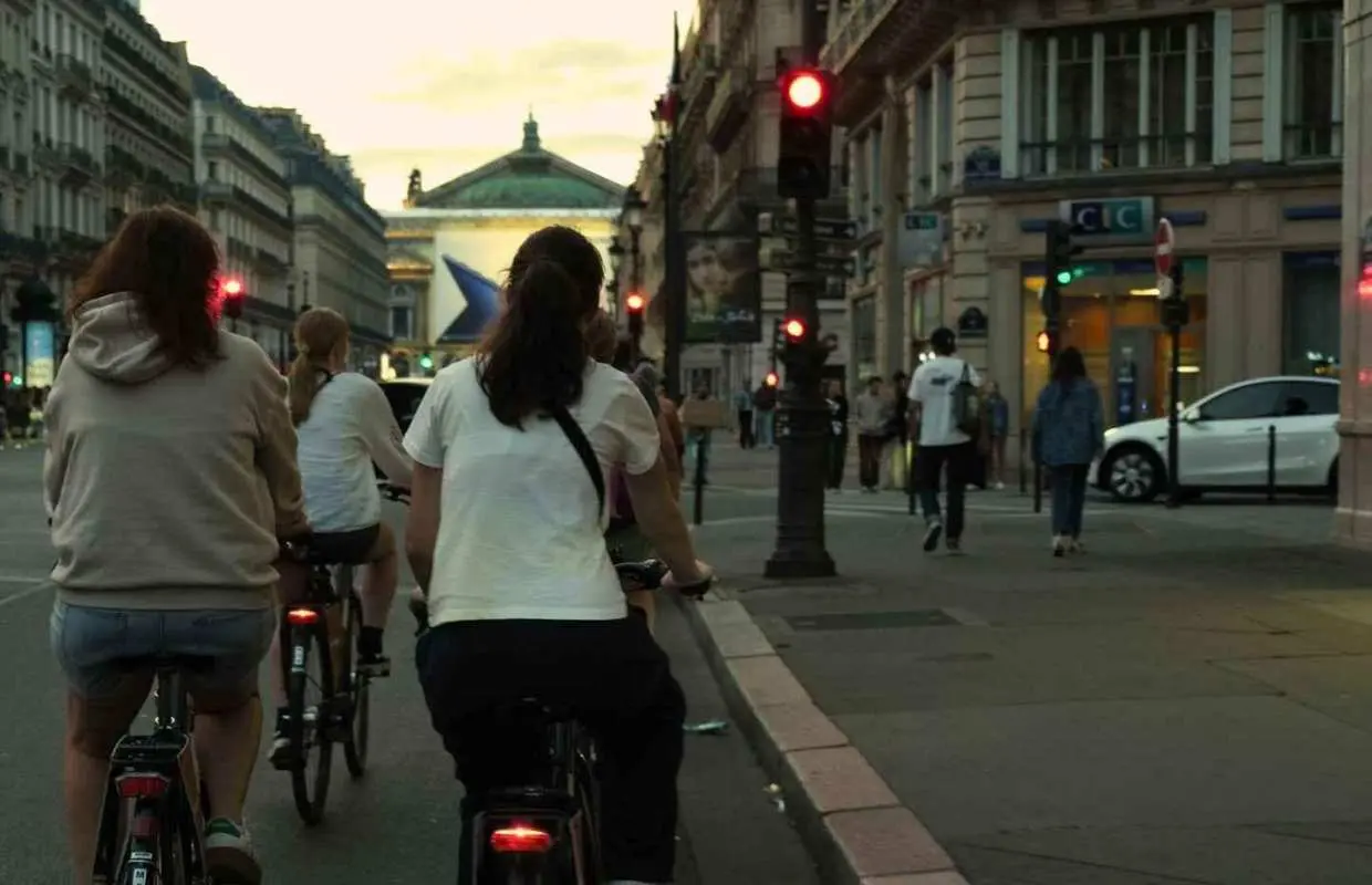 Paris By Night: 3-Hour Guided Bike Tour｜France
