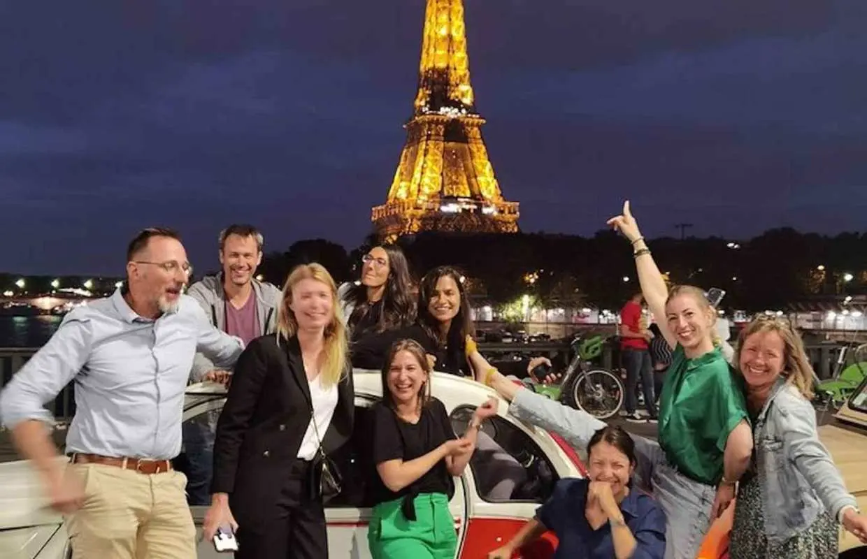 Paris: City Sightseeing Tour at Night in Vintage Car｜France