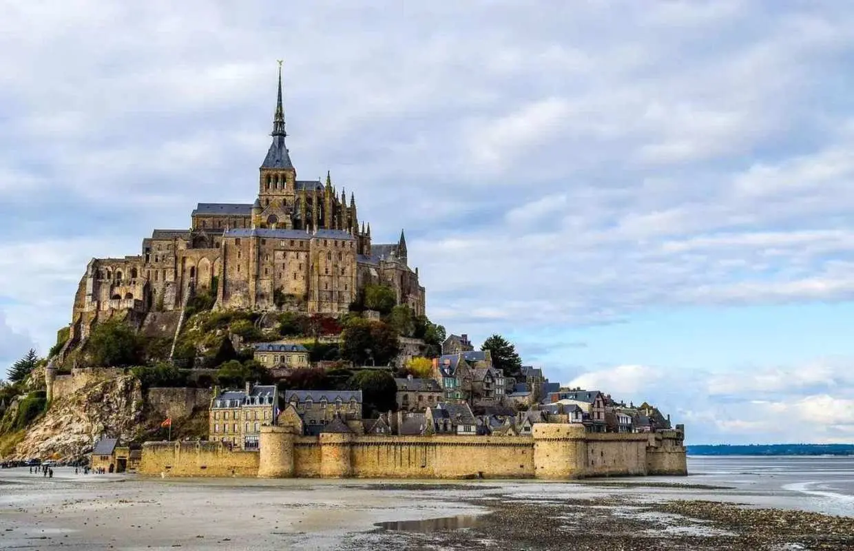 Normandy: Shuttle to Mont-Saint-Michel｜France