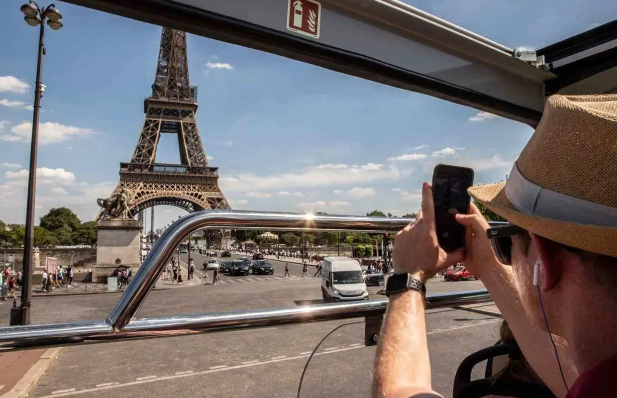 Paris: Hop-on with Emily walking tour and bus tour｜France