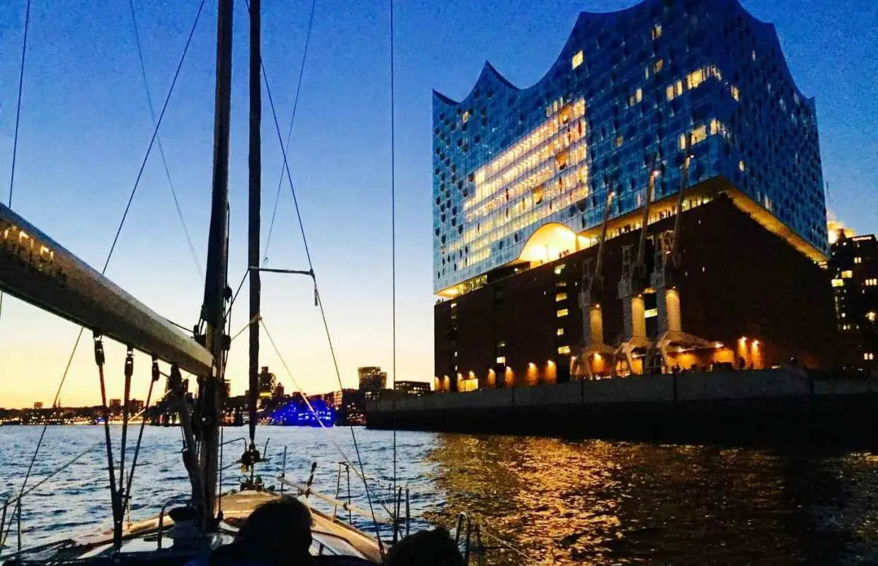 Sailing trip ''the Elbe by night", Hamburg/Elbe｜Germany