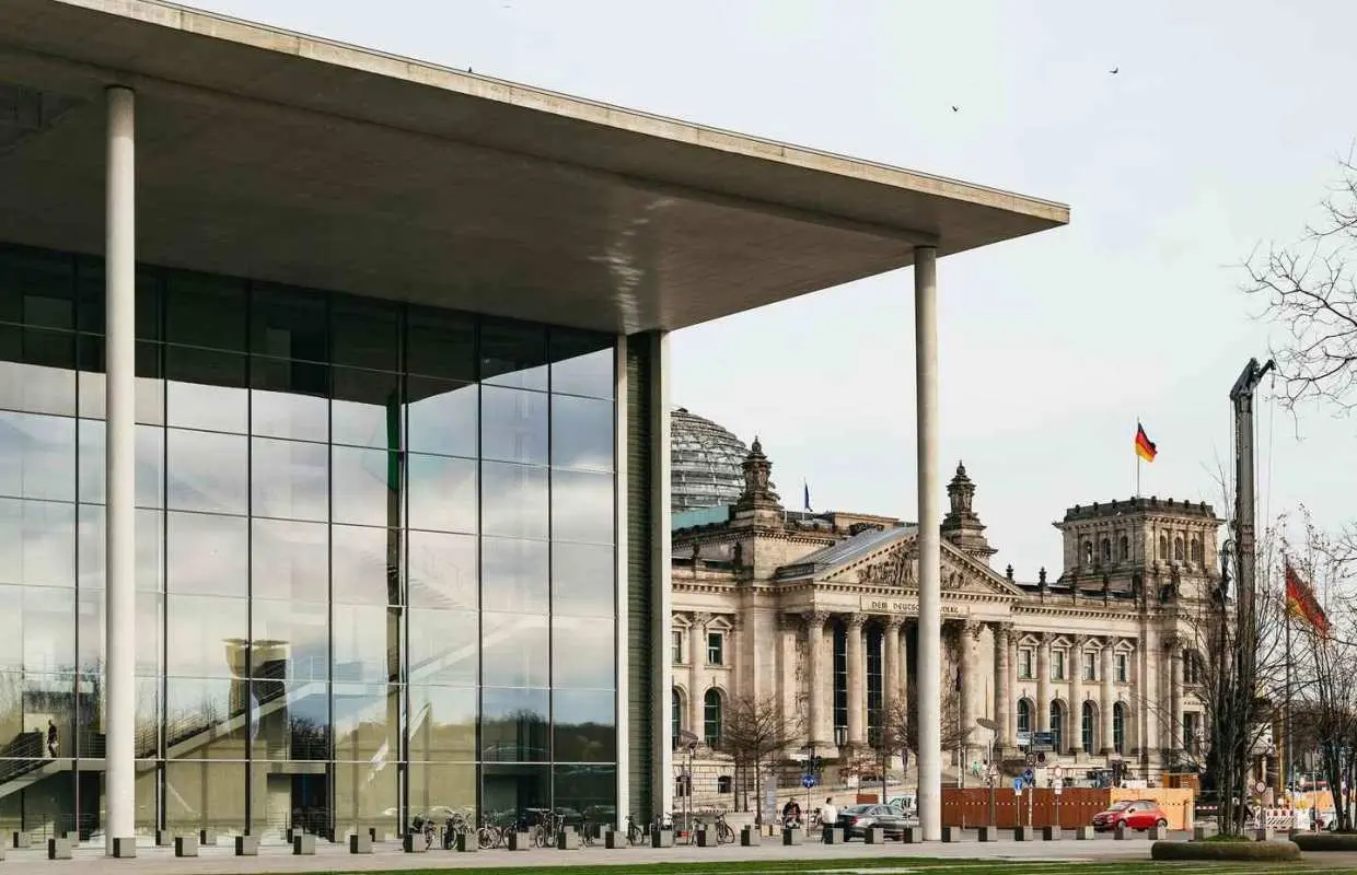 Berlin: Guided Walking Tour around the Reichstag｜Germany