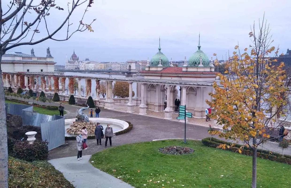 From Pest to Buda Your Essential Tour w/ local guide｜Hungary