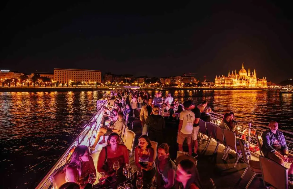 Budapest: Lotus Cruise with Unlimited Aperol and Prosecco｜Hungary