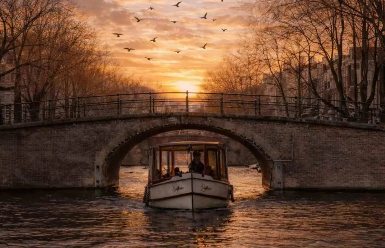 Amsterdam: Evening (Sunset) Canal Cruise with Bar on Board｜Netherlands