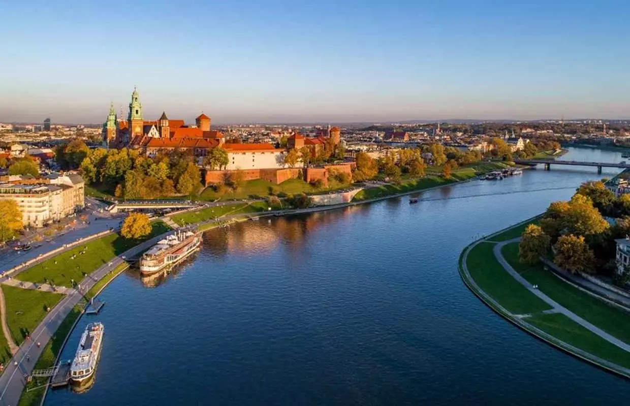 Krakow: Guided Wawel Tour, Lunch, and Vistula River Cruise｜Poland