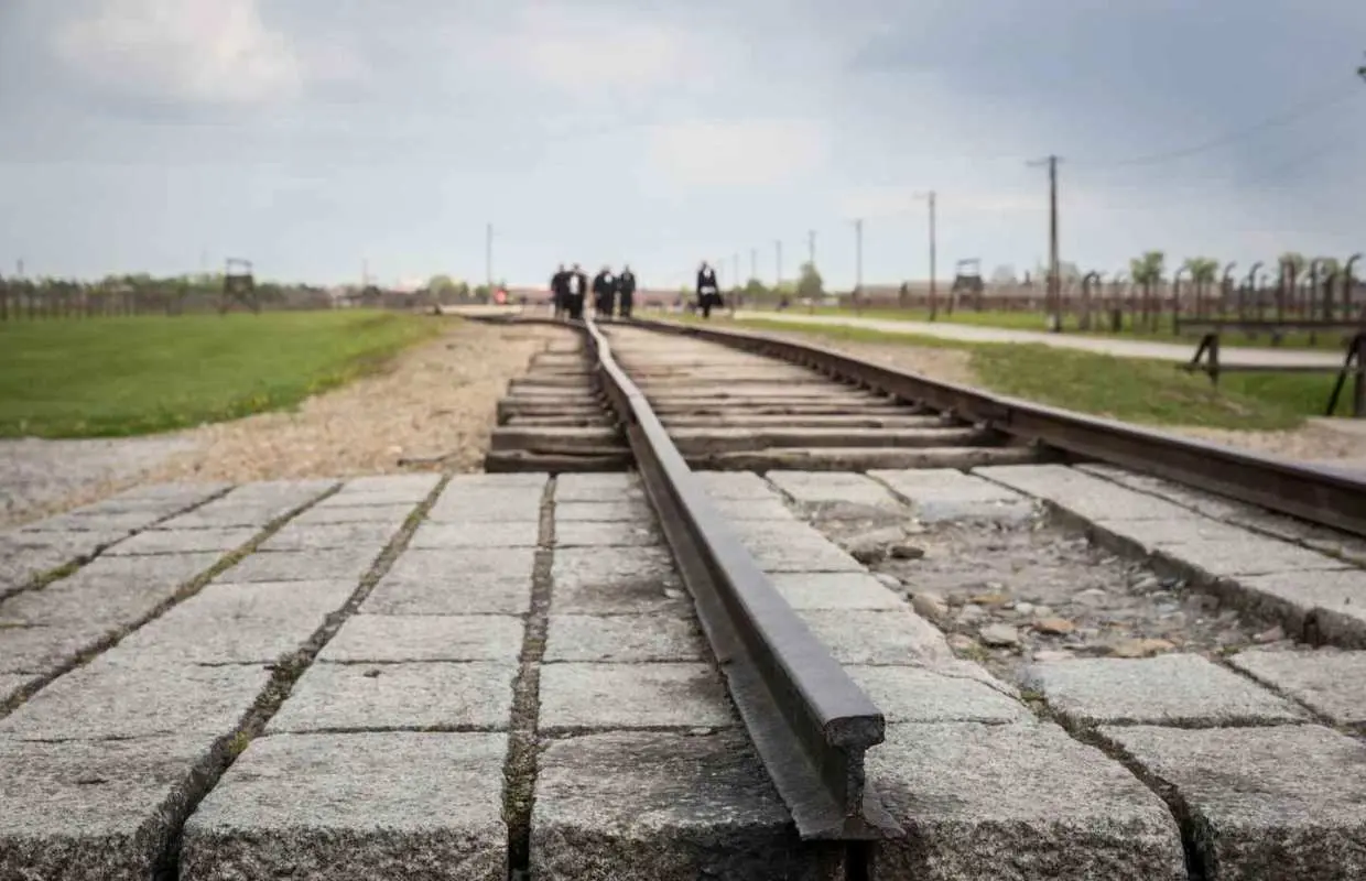 Từ Krakow: Tour tham quan Auschwitz Birkenau kèm dịch vụ đưa đón | Ba Lan