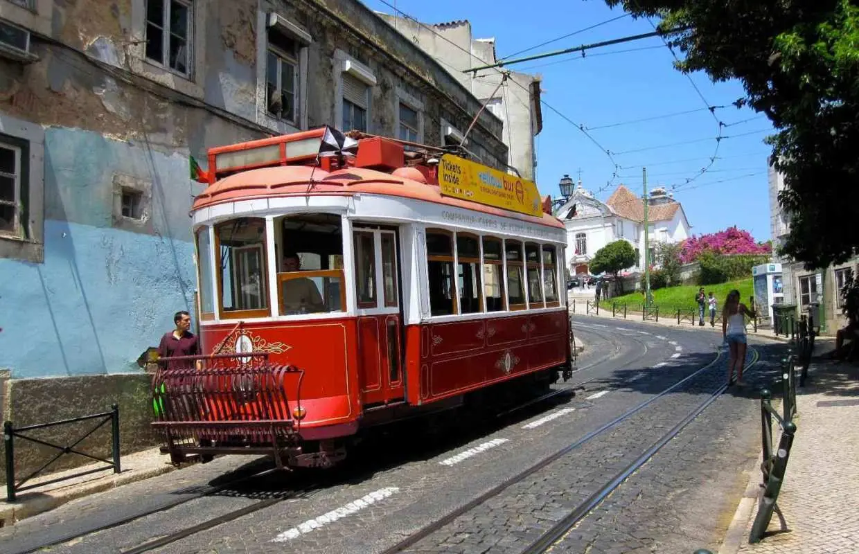 Lisbon Half-Day or Full-Day Small-Group Guided Tour｜Portugal