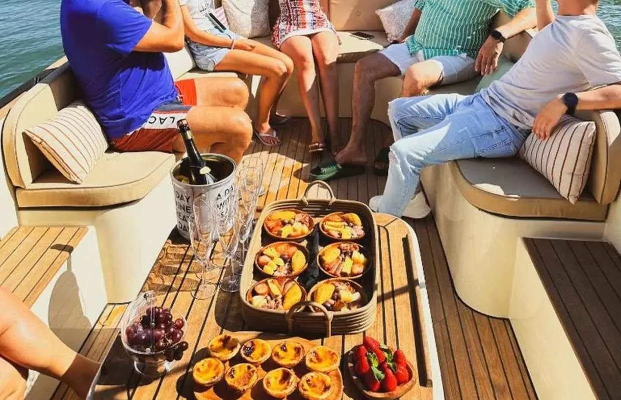 Lisbon Sunset Boat Cruise with Open Bar & Snacks｜Portugal