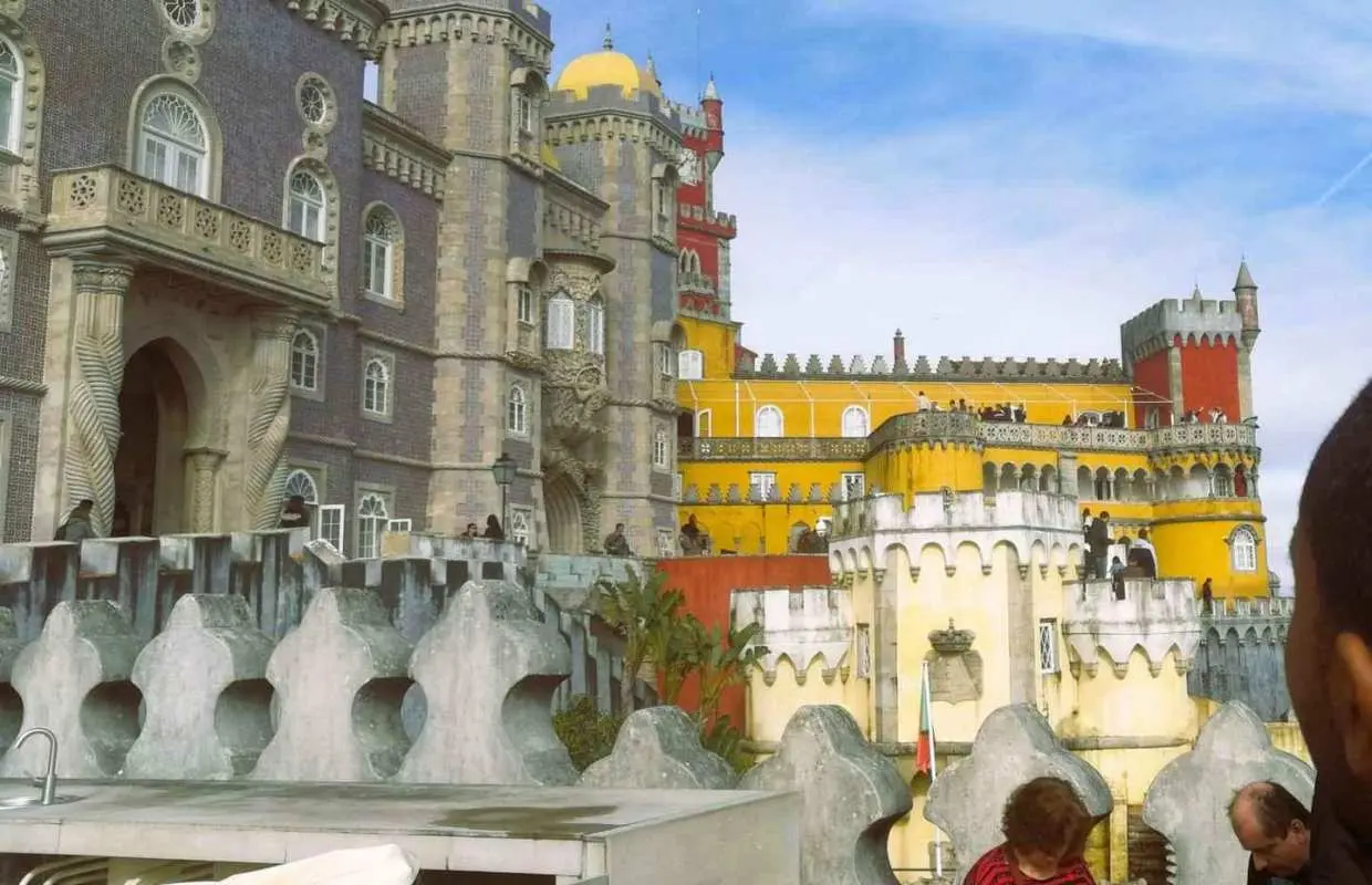 Tour riêng nửa ngày tham quan Cung điện Pena và Giếng Khởi Nguyên ở Sintra | Bồ Đào Nha