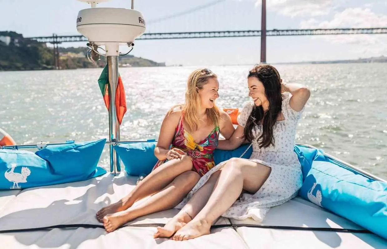 Lisbon: 3H Private Luxury Catamaran Tour with Swimming｜Portugal
