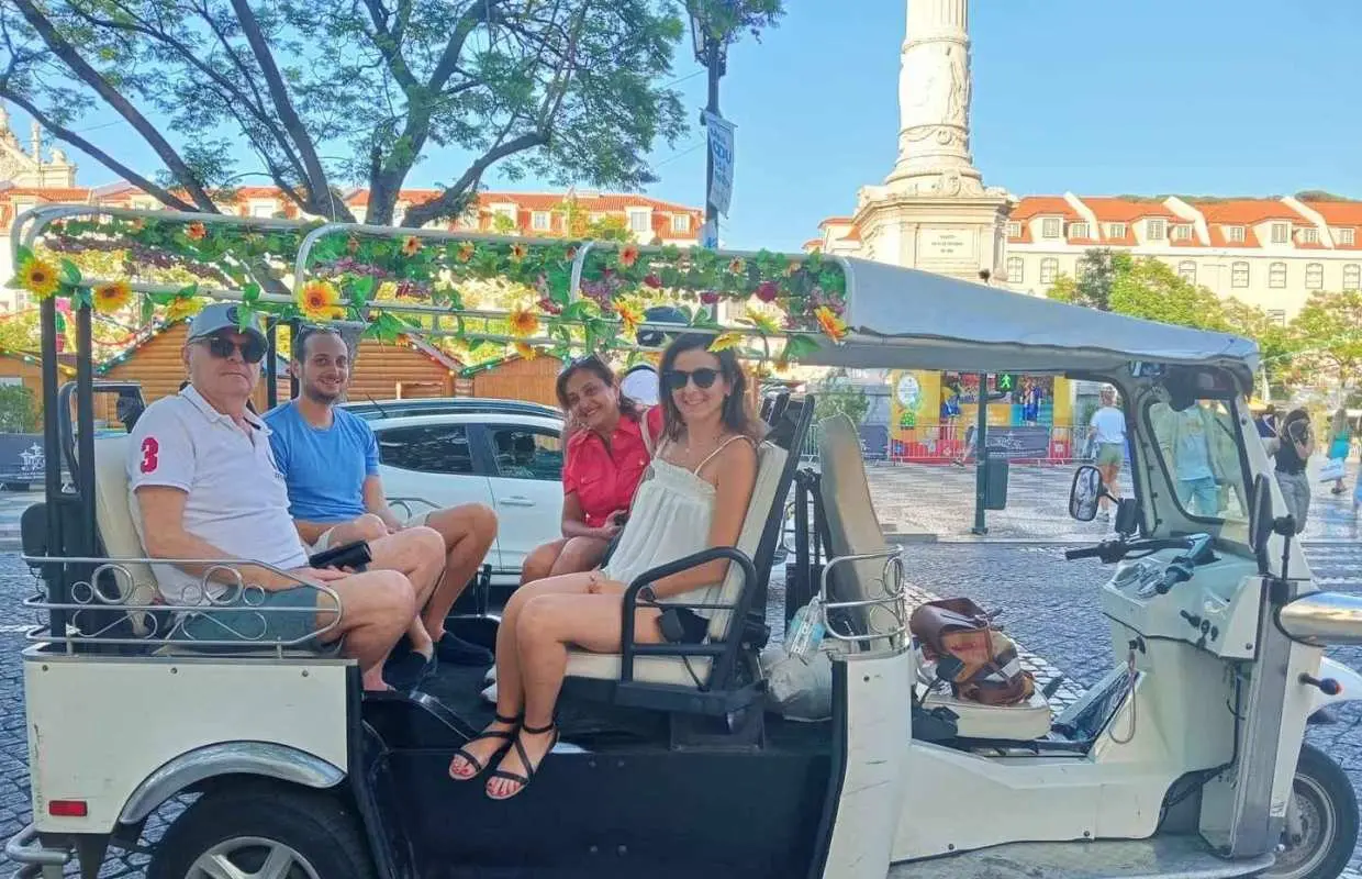 Lisbon: 3-Hour Private Sightseeing city Tour by Tuk Tuk .｜Portugal