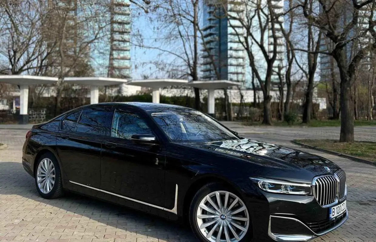 Bucharest: Tour riêng khám phá thành phố bằng xe BMW 7 Series | Romania