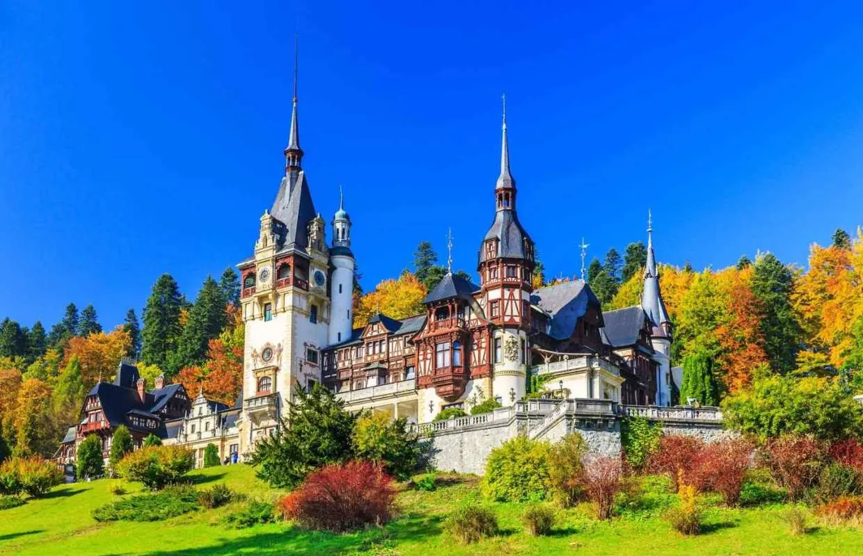 Movie Castle tour from Bucharest: Peles, Bran & Cantacuzino｜Romania
