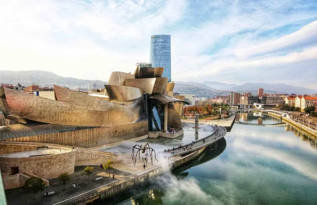 Bilbao: Private & Exclusive Guggenheim Museum Guided Tour｜Spain