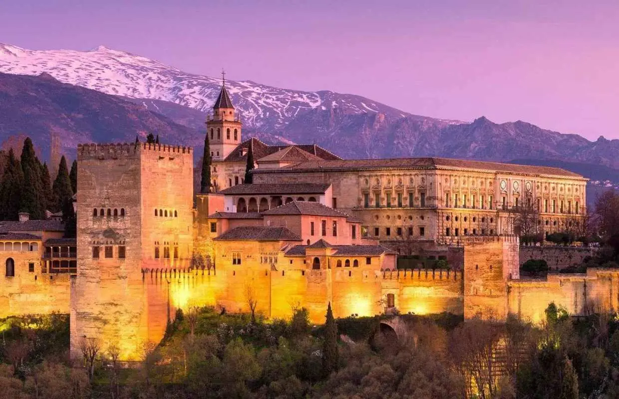 Private Alhambra Tour From Malaga & Surrounds｜Spain