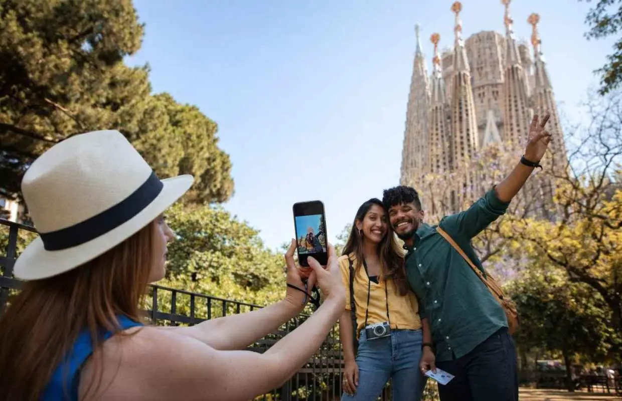 Best of Barcelona: Sagrada Familia & Park Guell with Pickup｜Spain