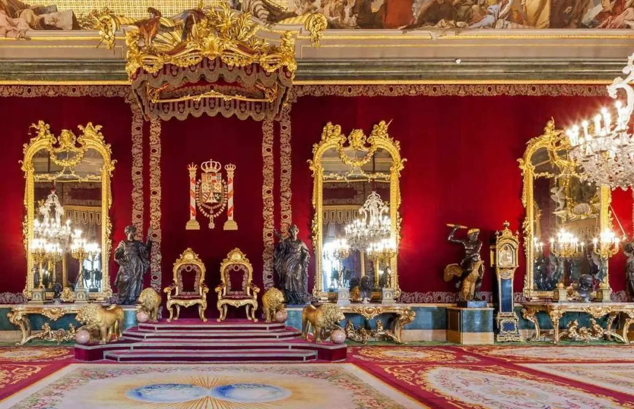 ทัวร์ส่วนตัวพระราชวังมาดริด | สเปน