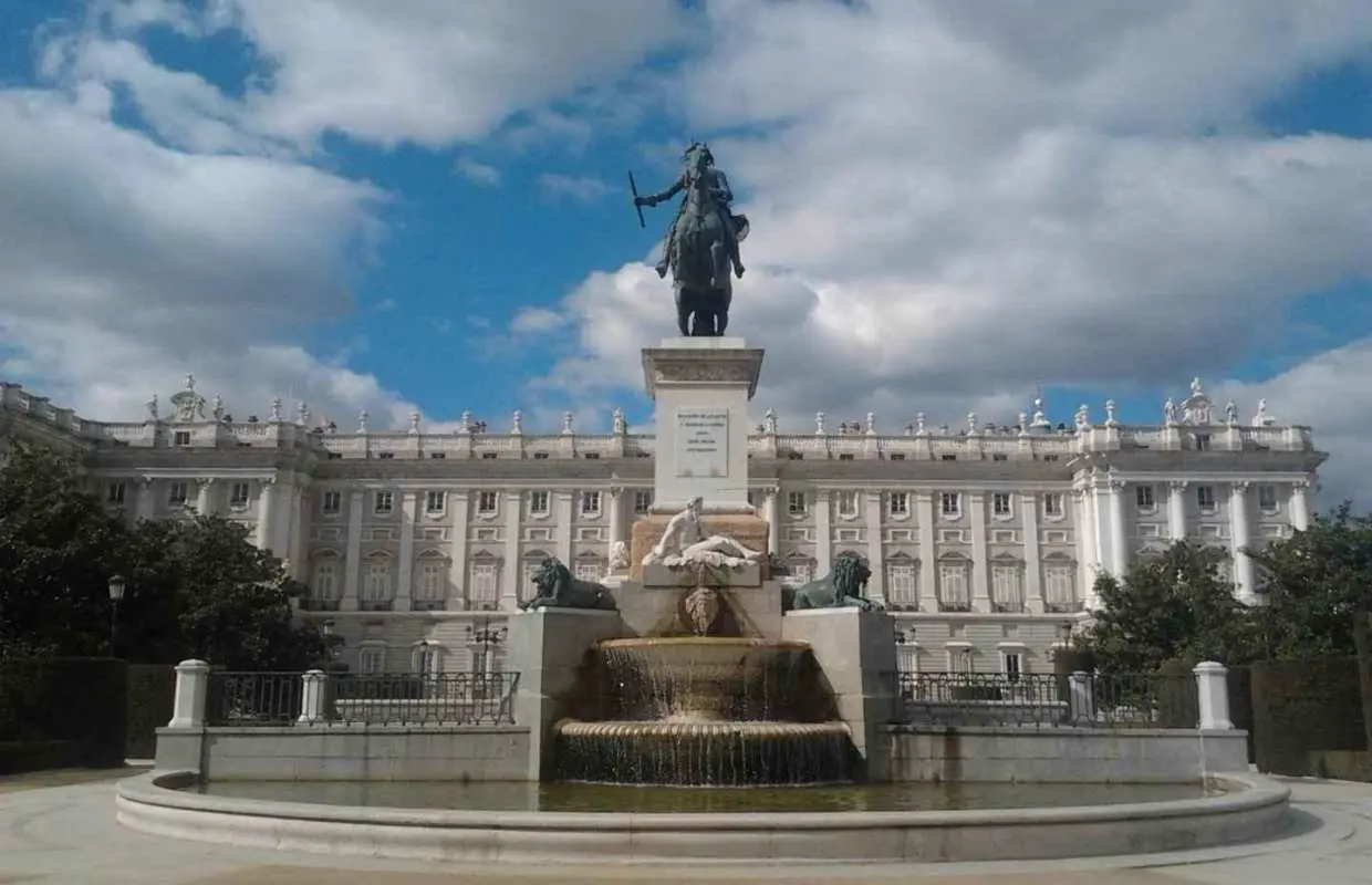 Madrid: Royal Palace and Almudena Cathedral Small-Group Tour｜Spain