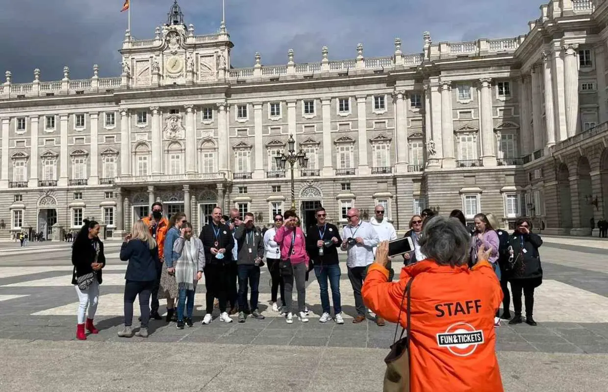 Madrid: Vé vào Cung điện Hoàng gia và Tour tham quan nhóm nhỏ | Tây Ban Nha