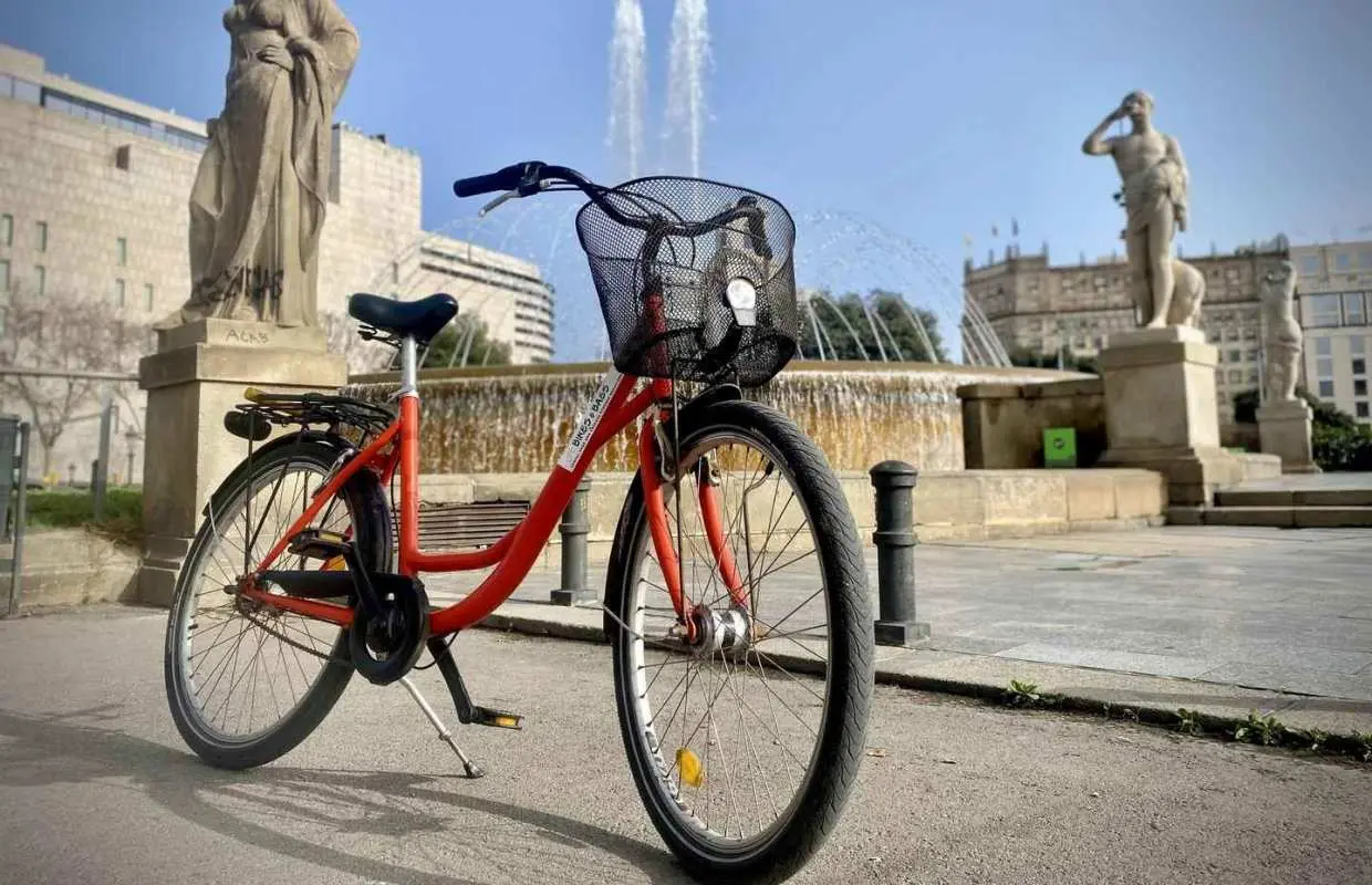 Barcelona: Full-Day Bike/E-Bike Rental with Helmet and Lock｜Spain