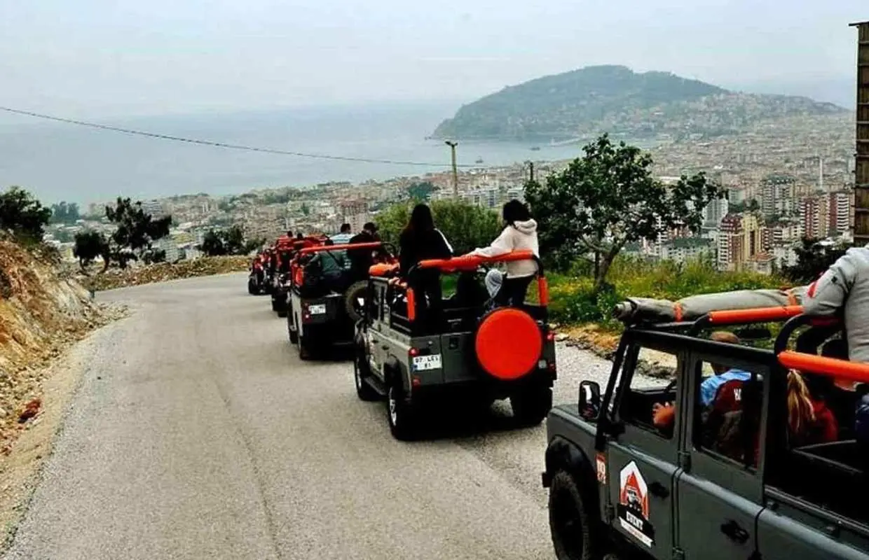 Alanya: Night Safari with Dinner and with Boat Party｜Turkey