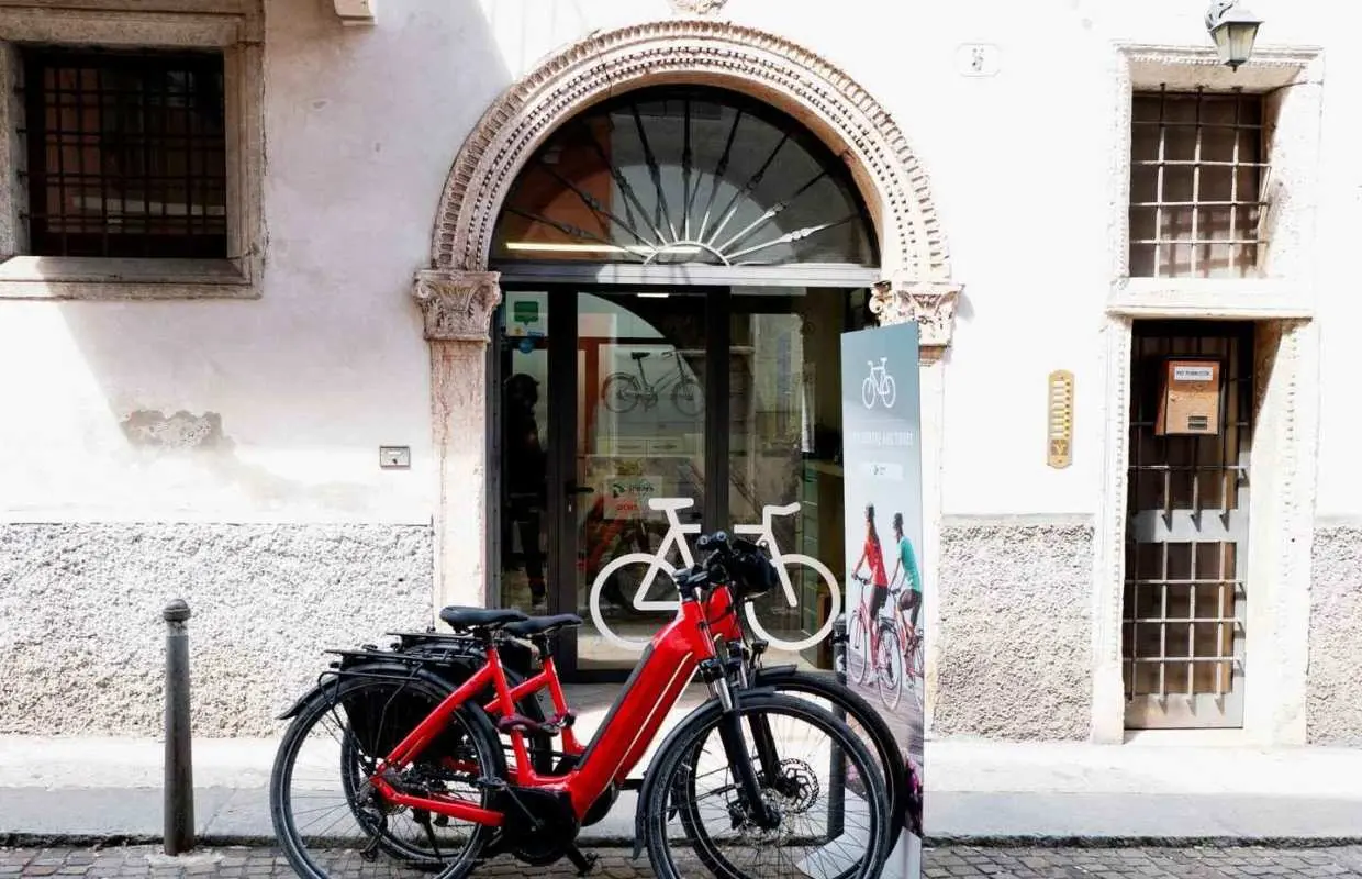 Verona Bike Tour, self-guided｜Italy