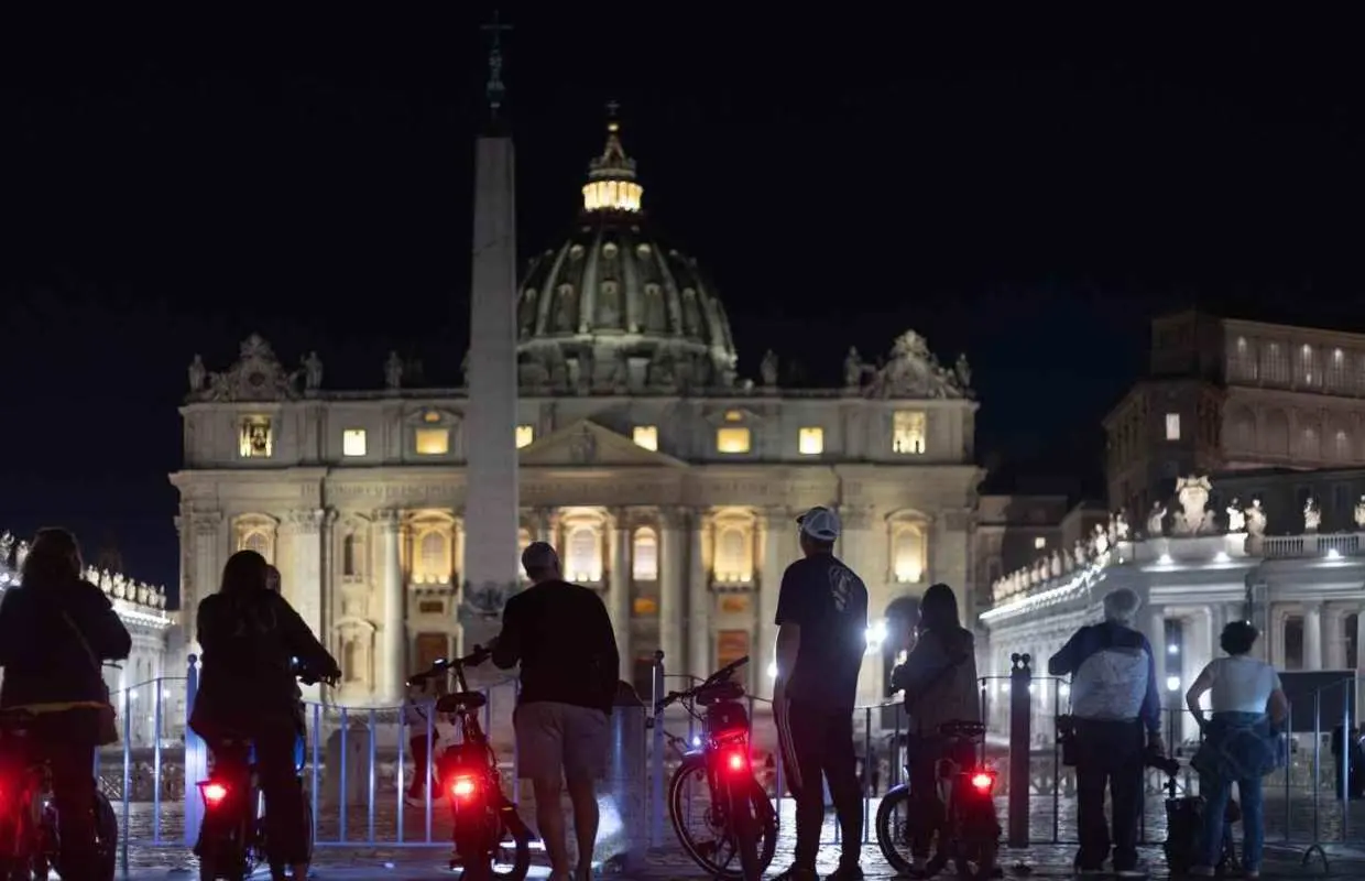 Rome by Night: E-bike Small Group Tour -Food & Wine (Option)｜Italy