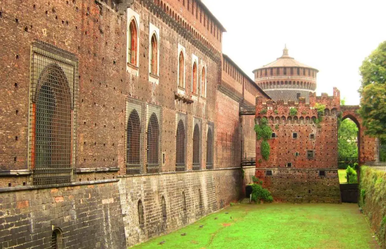 Milan Cathedral, Sforza Castle and Michelangelo’s Pietà Tour｜Italy