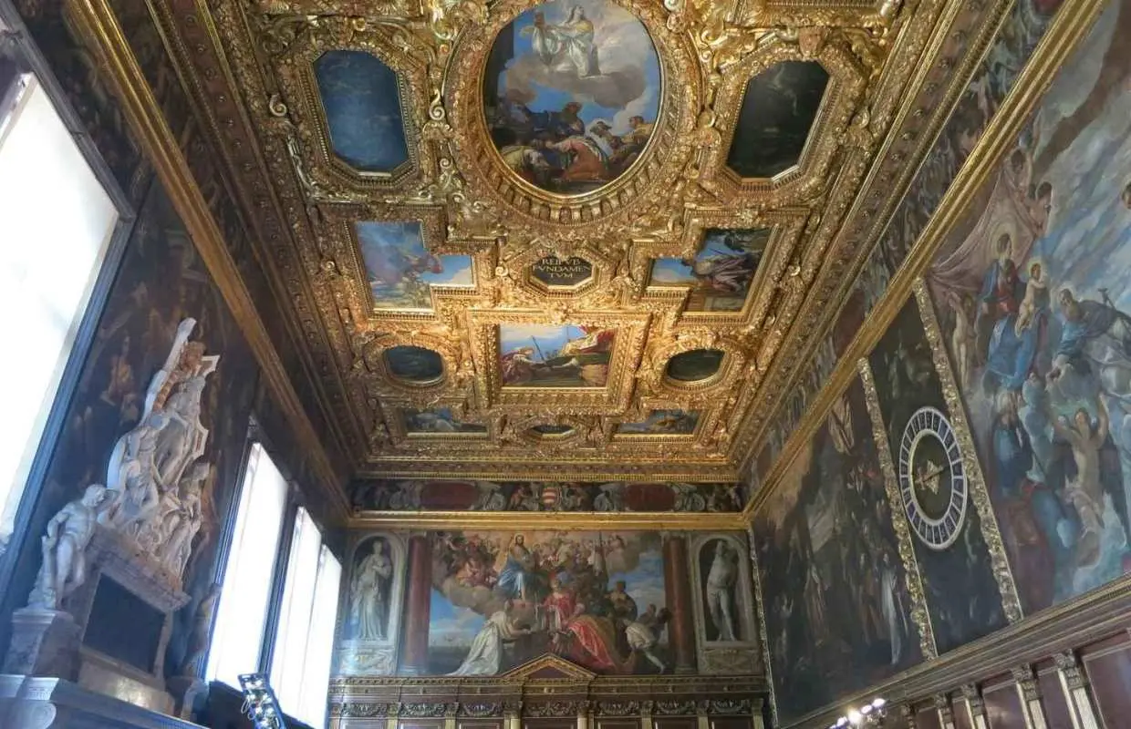 Venice: Gondola Ride & Doge's Palace Guided Tour｜Italy
