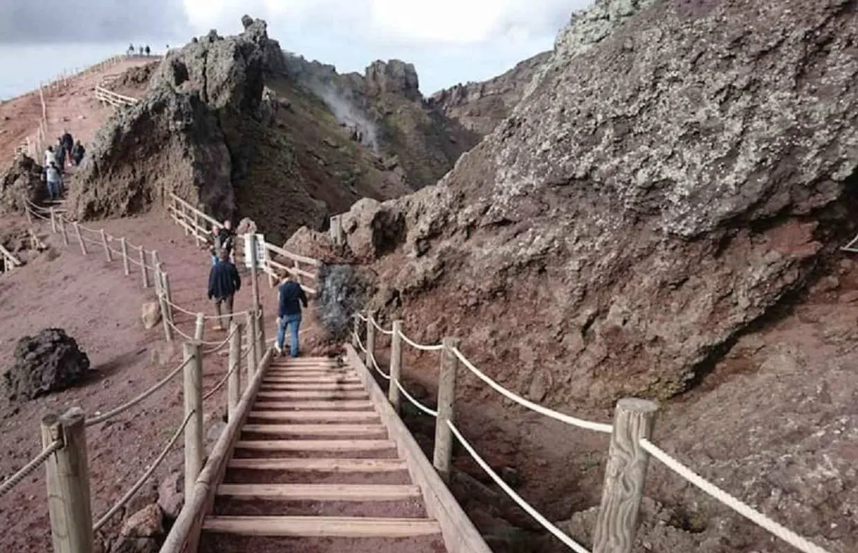 Day Trip to Pompeii & Vesuvius from Naples｜Italy