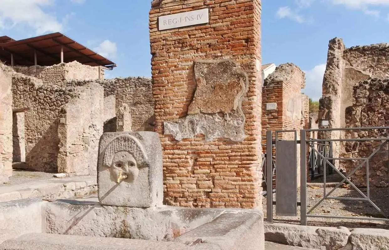 From Naples: Pompeii Ruins VIP Guided Tour｜Italy