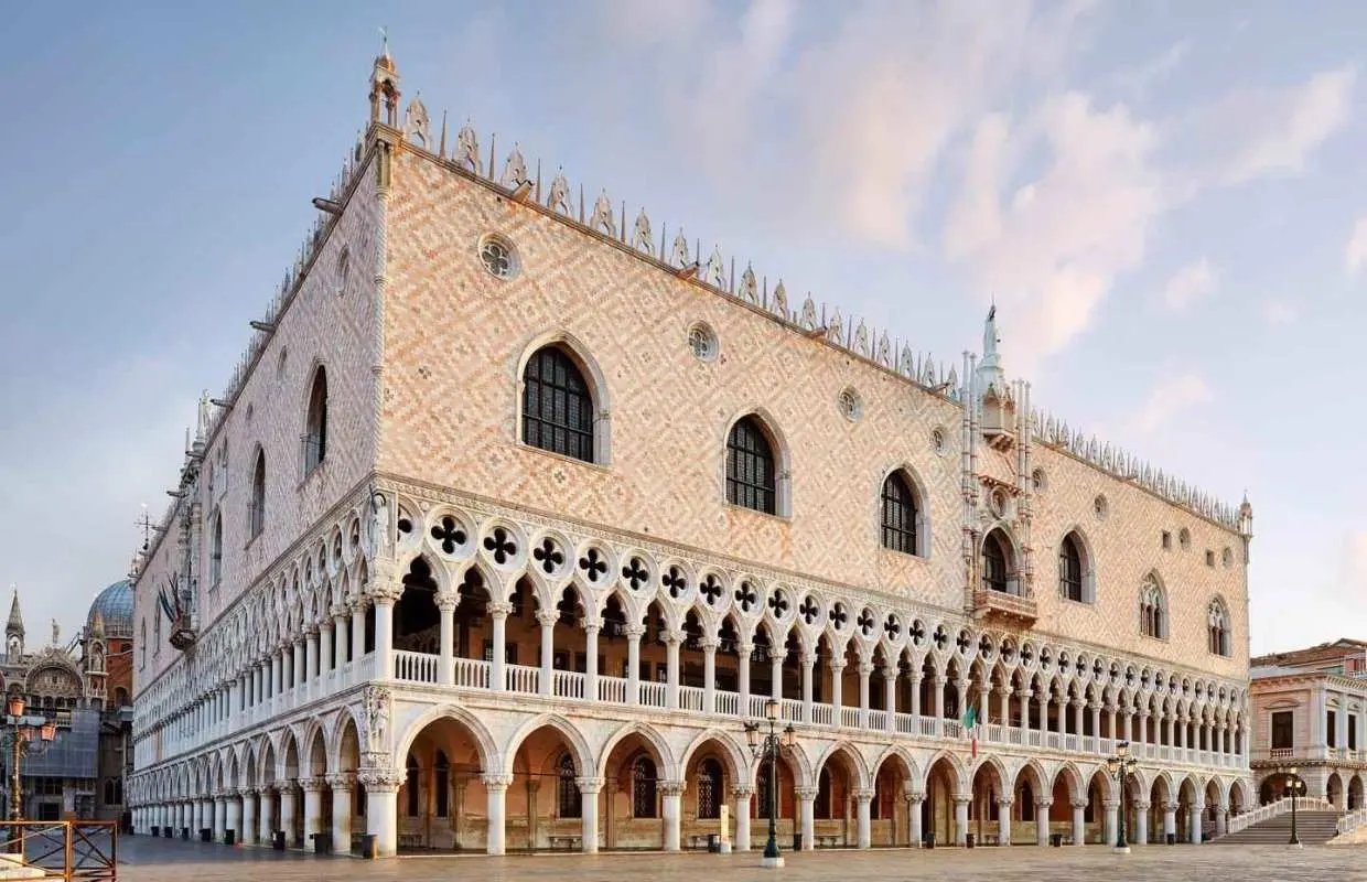 Stroll The Halls of Doge's Palace on a Guided Tour in Venice｜Italy