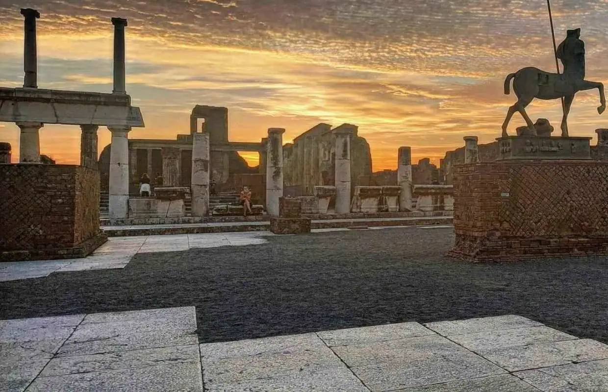 Pompeii Sunset tour for small group｜Italy