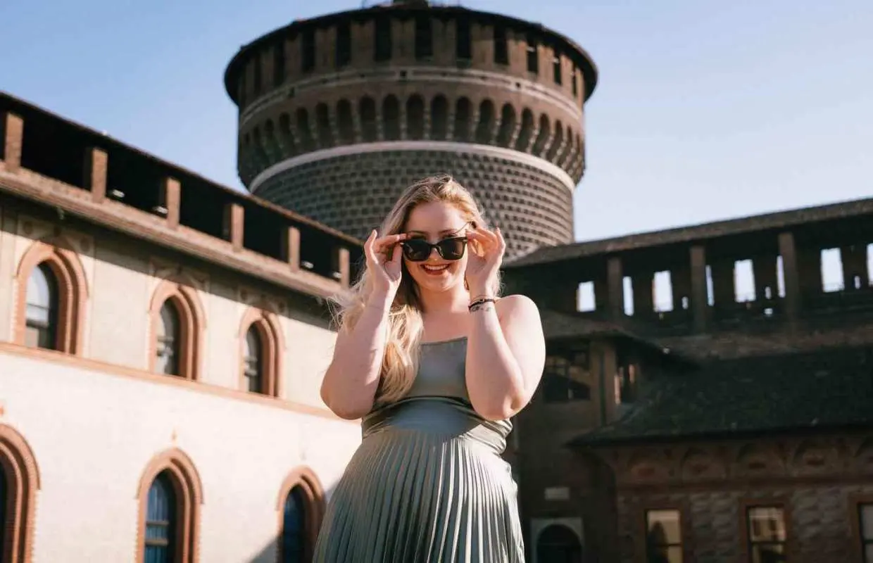 Milan: Professional Photoshoot Outside Sforza Castle｜Italy