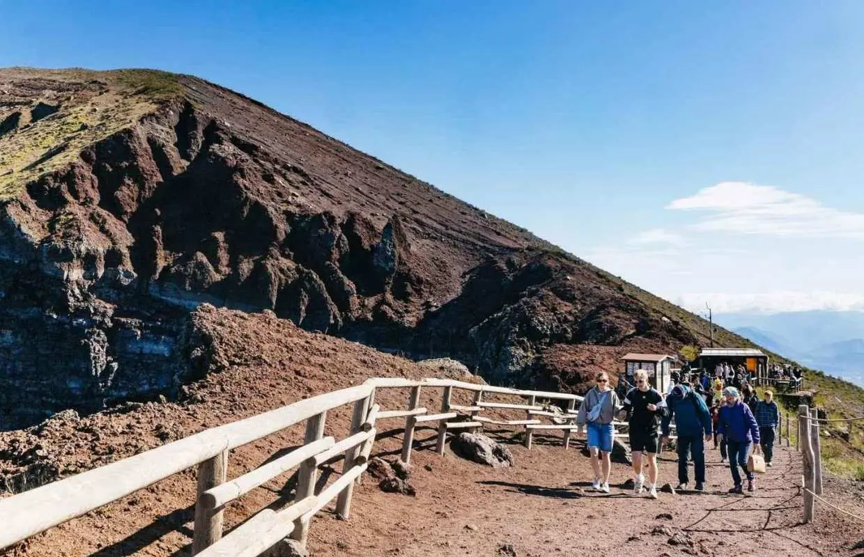 从庞贝出发的维苏威火山之旅｜义大利