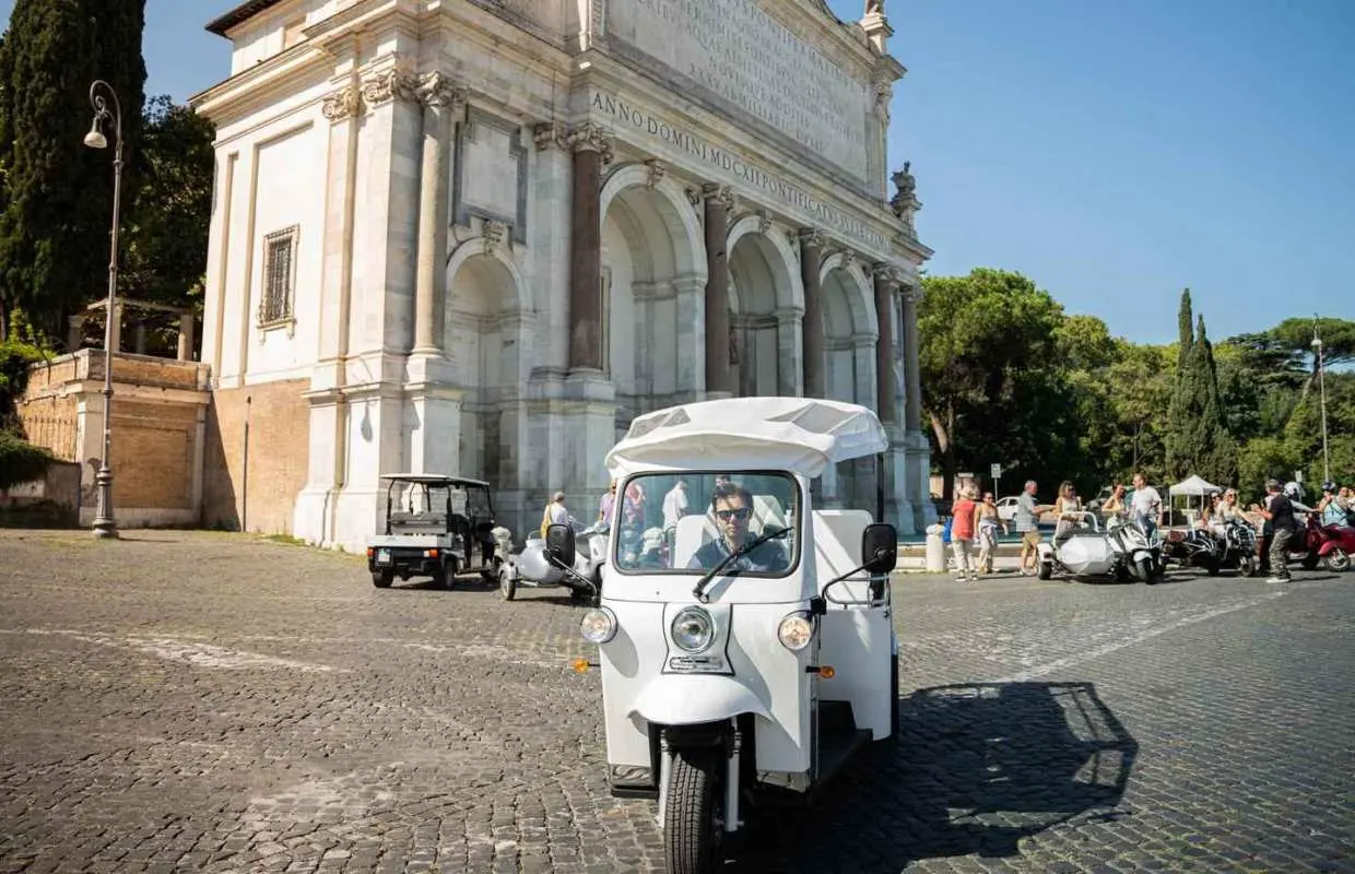 Rome: 2-Hour Vip Tuk-tuk tour with Hotel Pickup and Prosecco｜Italy