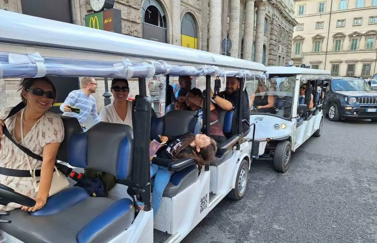 Rome: City Highlights on a Shared Golf Cart Tour｜Italy