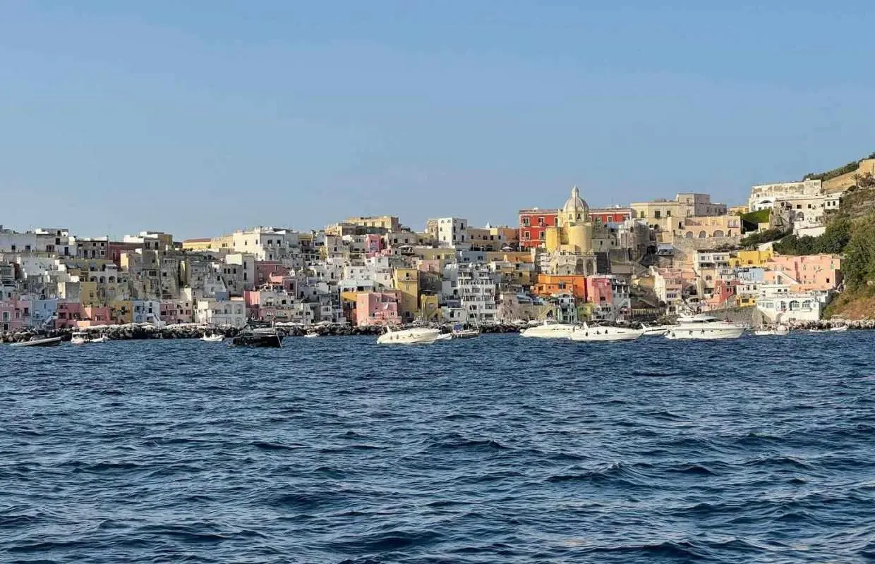 Naples: Ischia and Procida Private Full-Day Boat Tour｜Italy