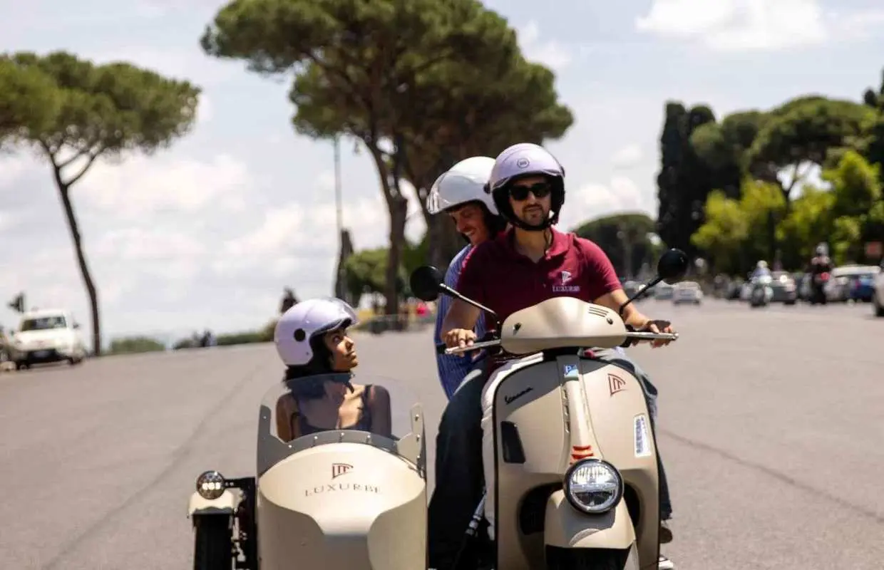 Vespa Sidecar Tour: Highlights of Rome｜Italy