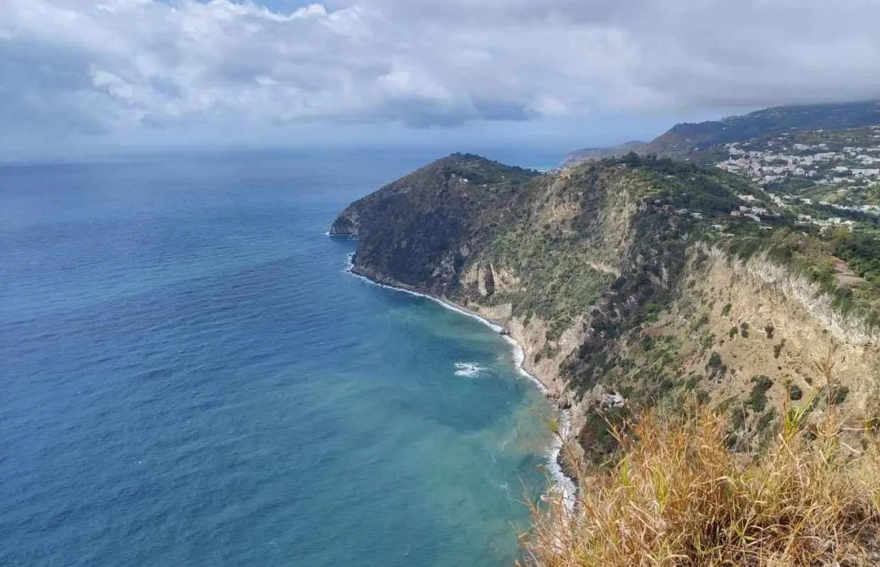 イスキア島：東海岸ハイキング｜イタリア
