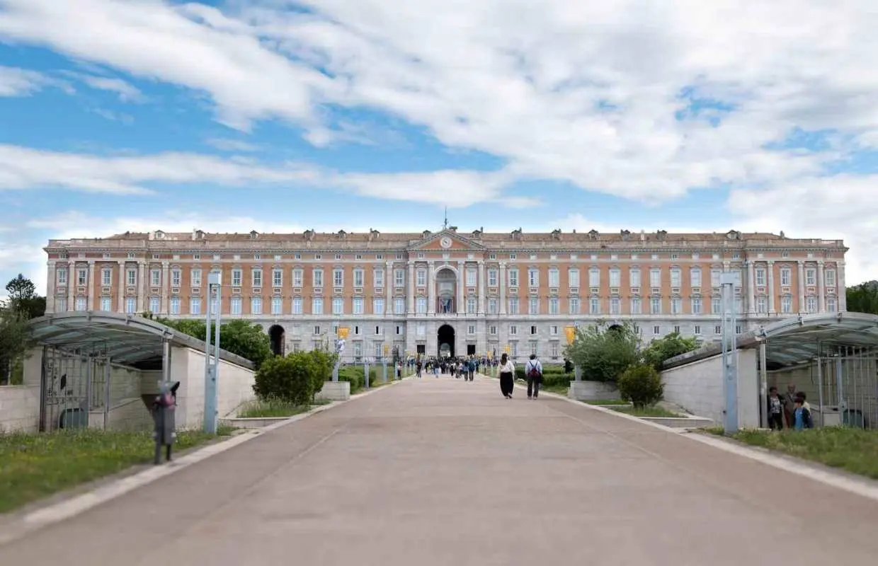 Guided Tour of the Royal Palace of Caserta: discover the Royal Palace and the gardens｜Italy