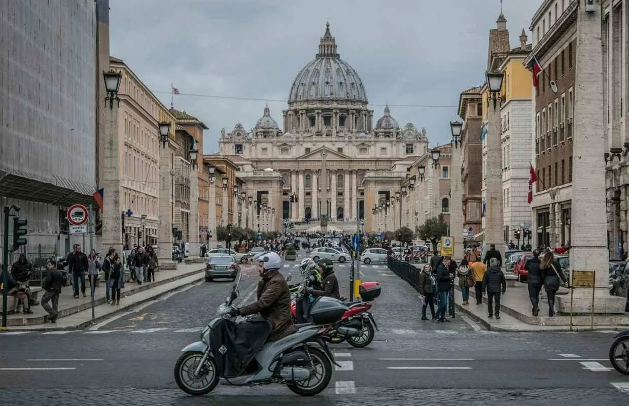 Walk in the Heart of Rome: The Squares, the Eternal History｜Italy