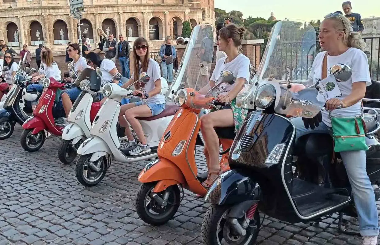 罗马：搭乘 Vespa 摩托车参加导览城市之旅｜义大利
